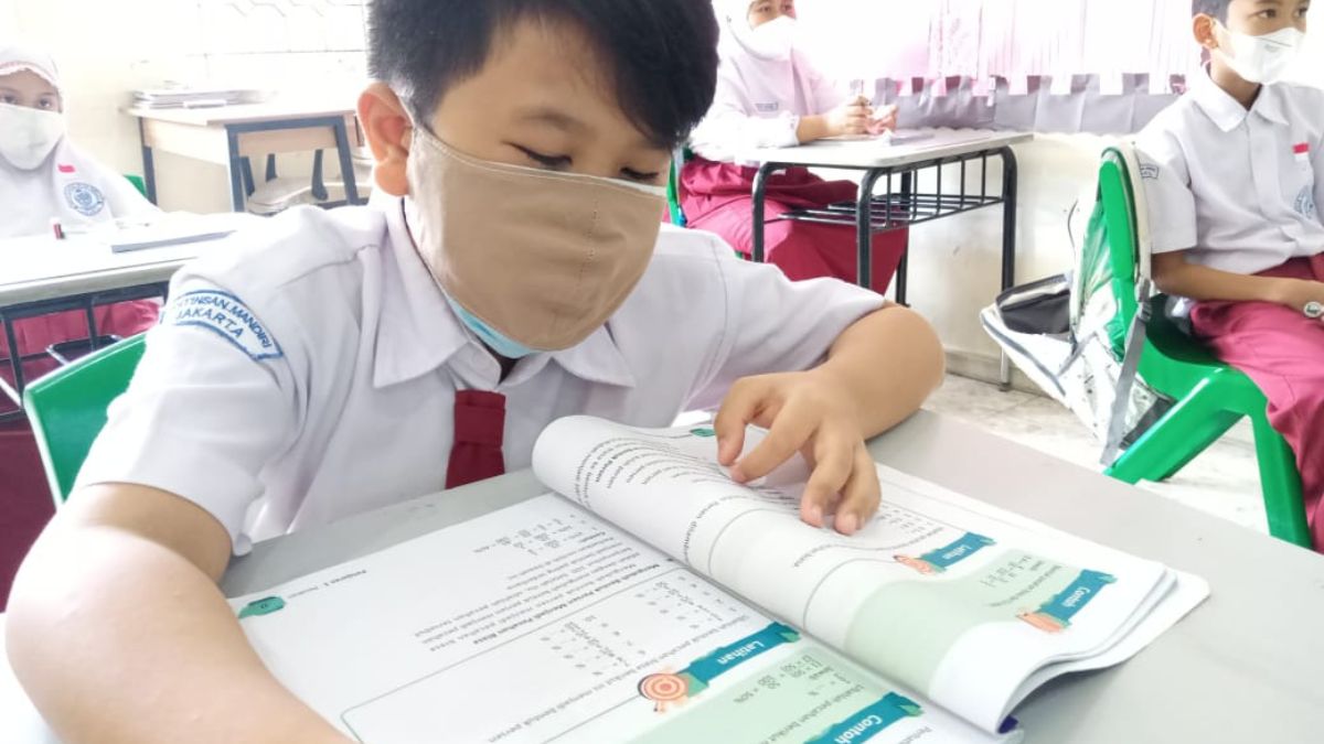 contoh perbuatan baik dan buruk di sekolah